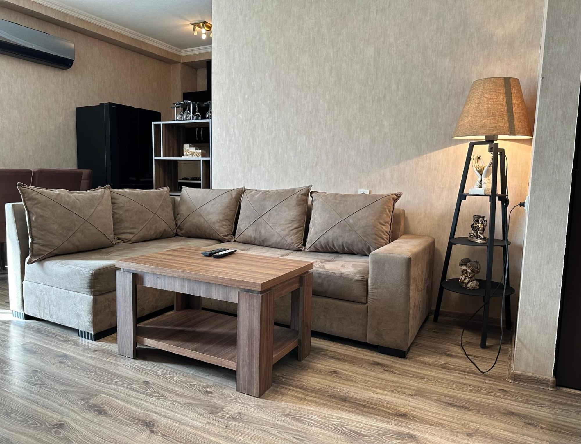 Tsereteli 87z Apartment